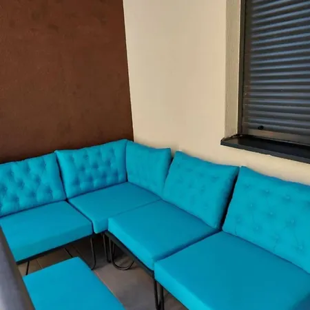 Leo Titova 즐라티보